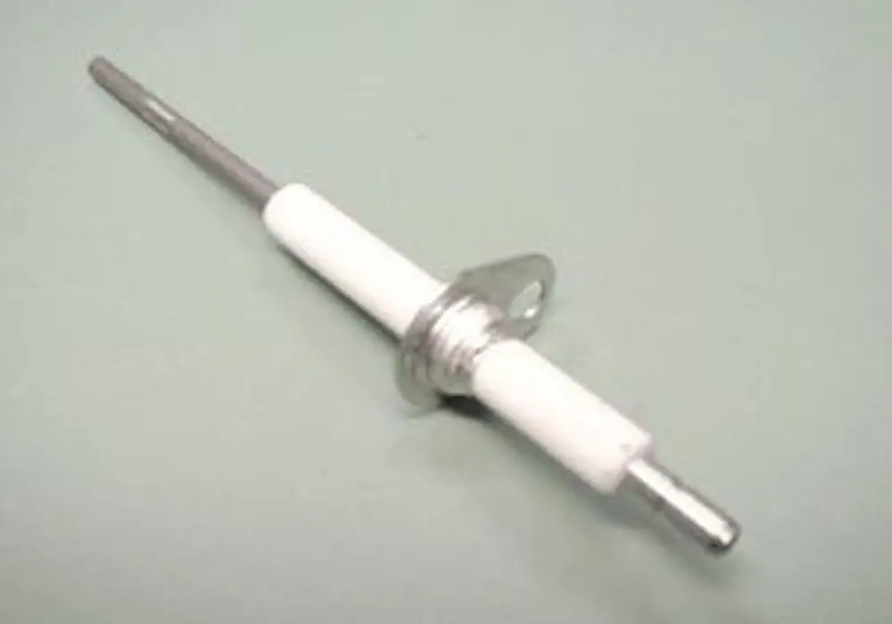 Ionisationselektrode von Remeha mit einem weißen Keramikkörper und einem langen Metallstift, geeignet für Heizsysteme zur Messung der Ionisation.